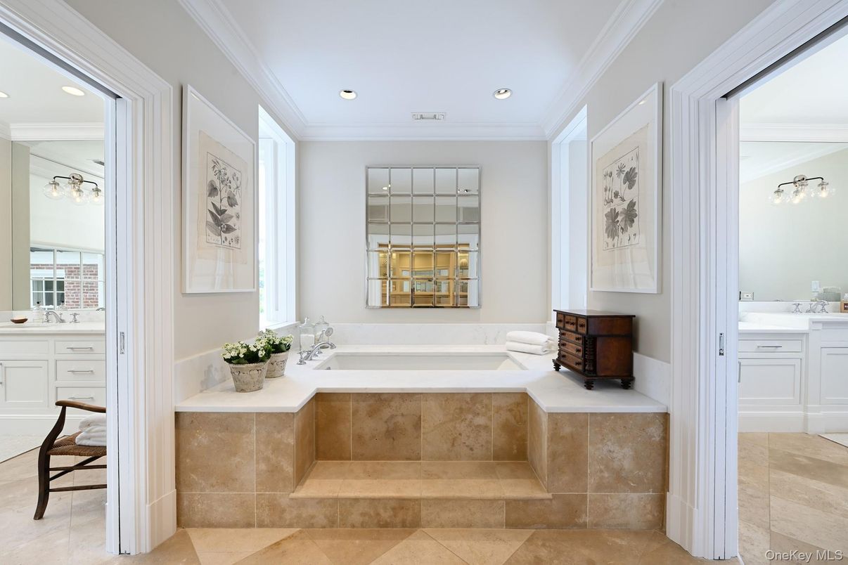 Bathroom, Interior, Recessed Lighting