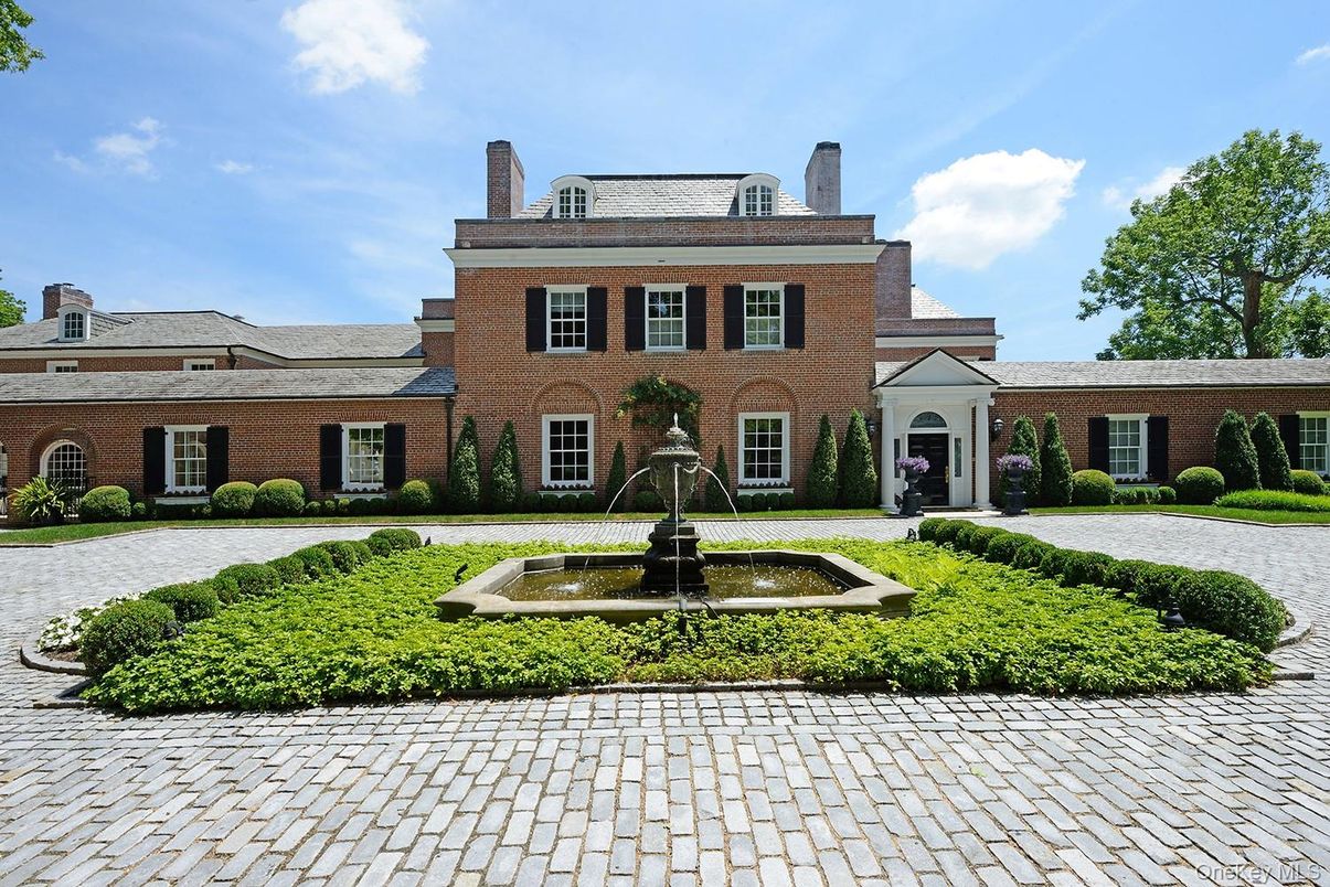 Backyard, Exterior, Facade, Brick Facade, Georgian