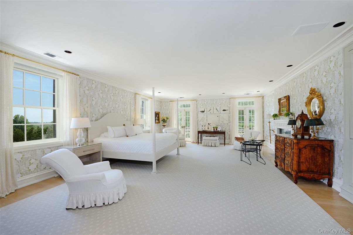 Bedroom, Dining room, Interior, Recessed Lighting, Wood Texture Flooring