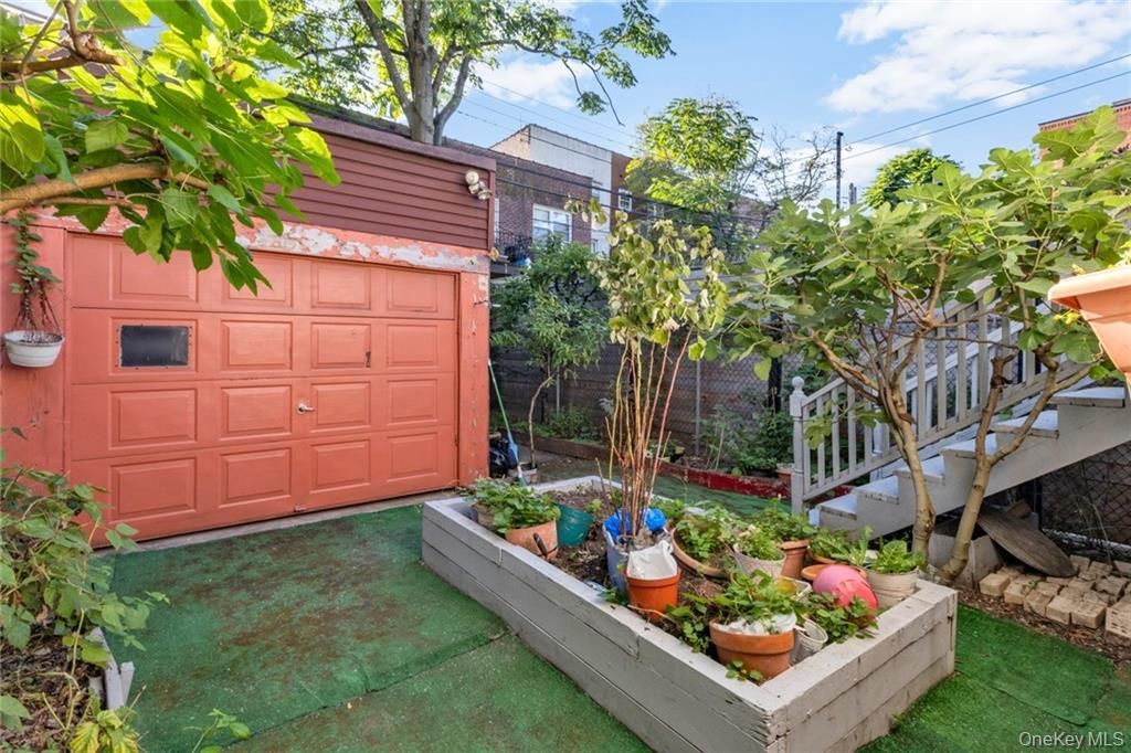 Detached Garage, Exterior