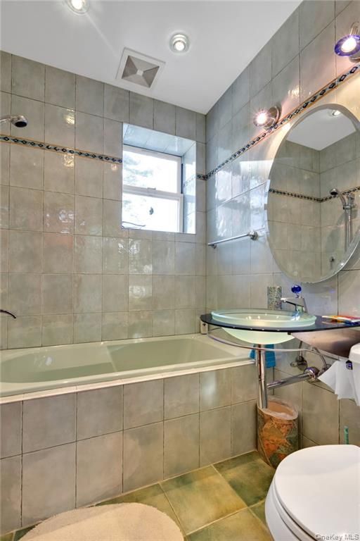 Bathroom, Interior, Recessed Lighting