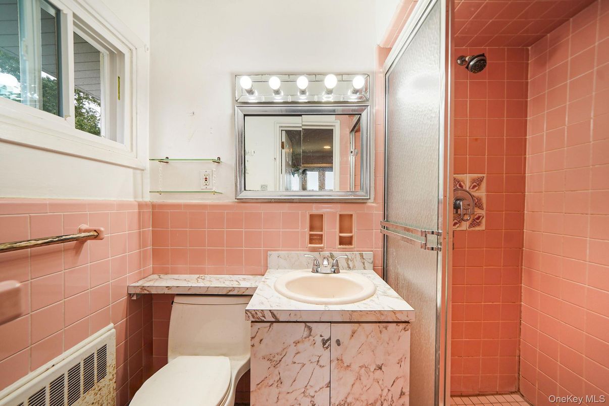 Bathroom, Interior, Tile Countertops