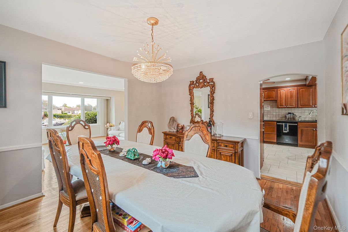 Chandelier, Dining room, Interior, Kitchen, Pendant Lights, Recessed Lighting, Wood Texture Flooring