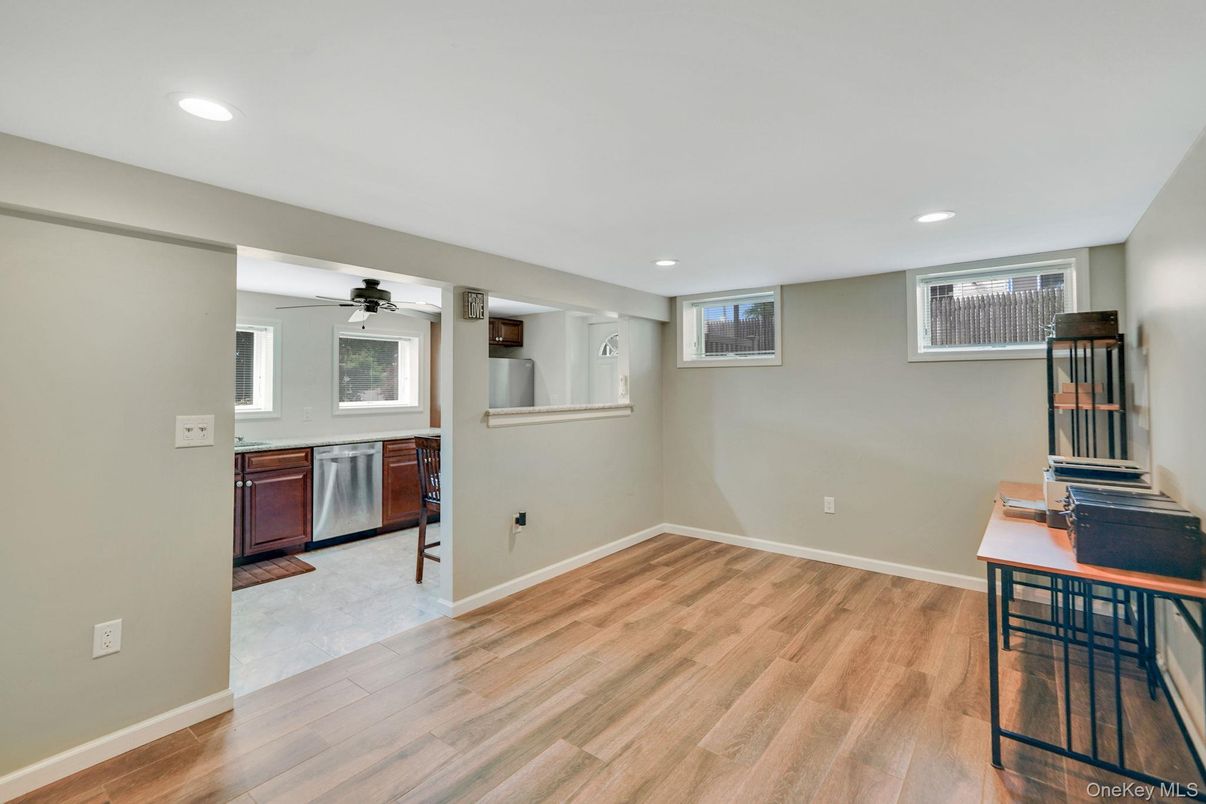 Interior, Recessed Lighting, Wood Texture Flooring