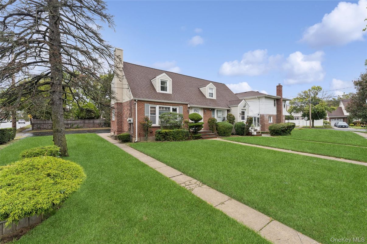 Backyard, Exterior, Facade, Brick Facade, Cape Cod