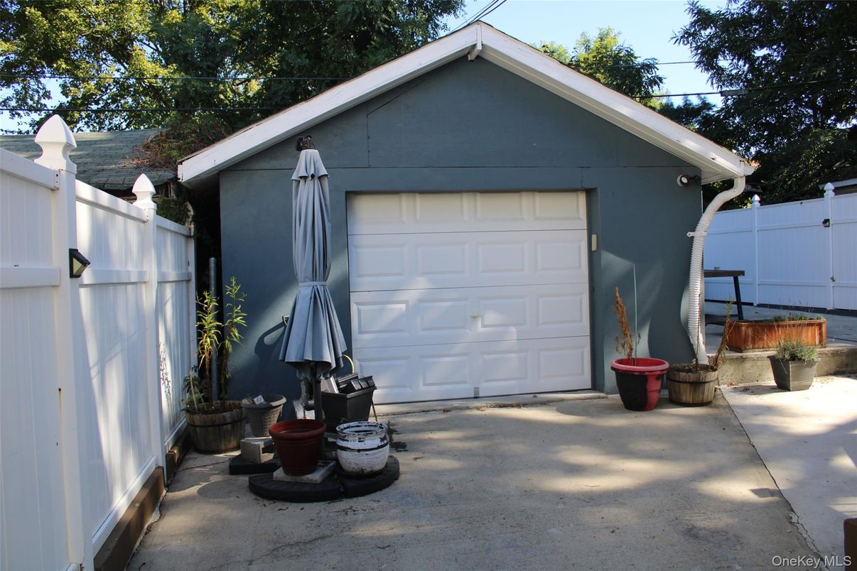 Detached Garage, Exterior