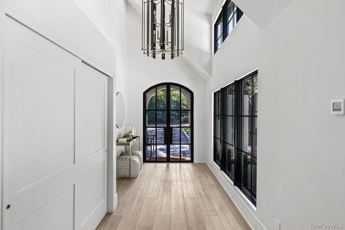 Interior, Pendant Lights, Wood Texture Flooring