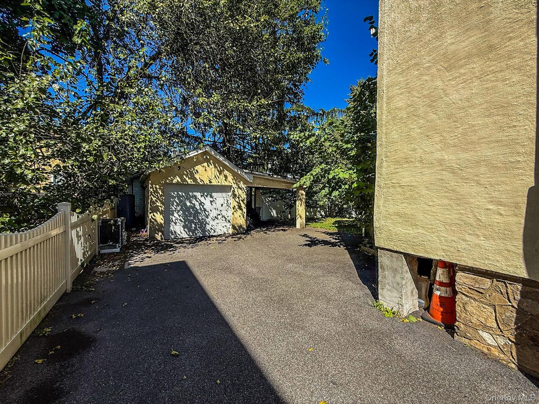 Detached Garage, Exterior