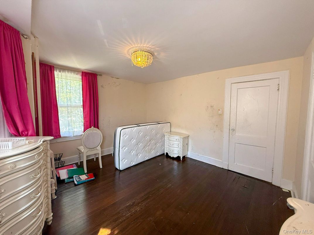 Chandelier, Empty room, Interior, Wood Texture Flooring