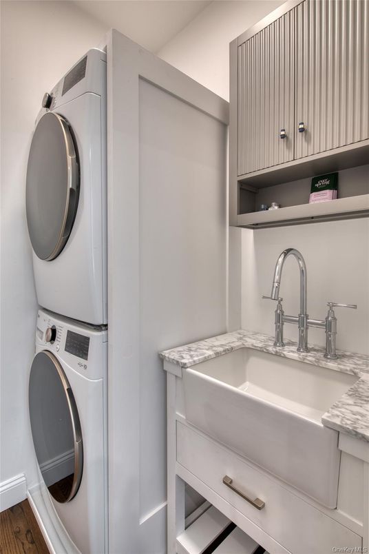 Bathroom, Interior, Utility Closets, Washer, Wood Texture Flooring