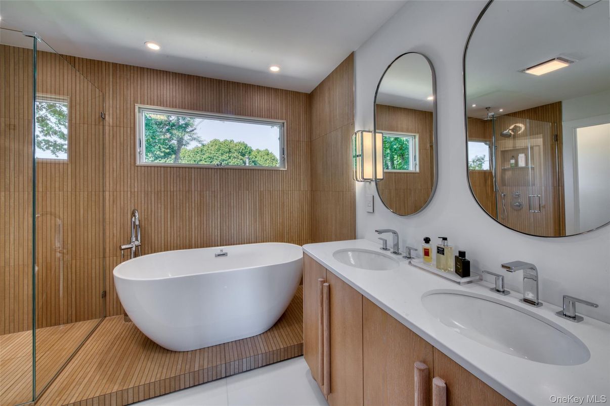 Bathroom, Dual Sink Vanities, Free Standing Baths, Interior, Recessed Lighting