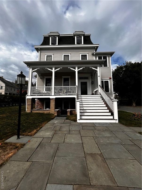 Exterior, Facade, American Foursquare