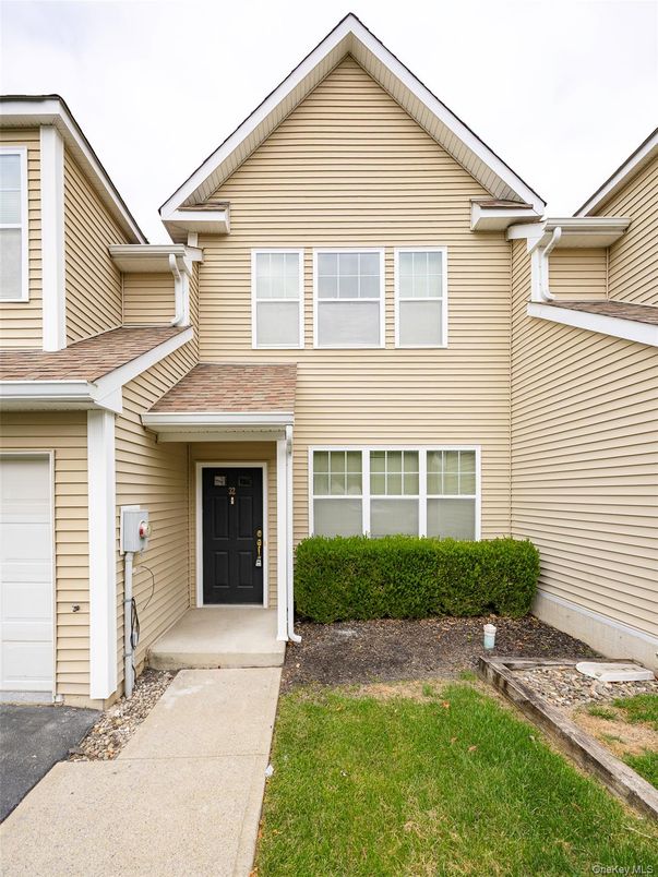 Attached, Exterior, Facade, American Craftsman