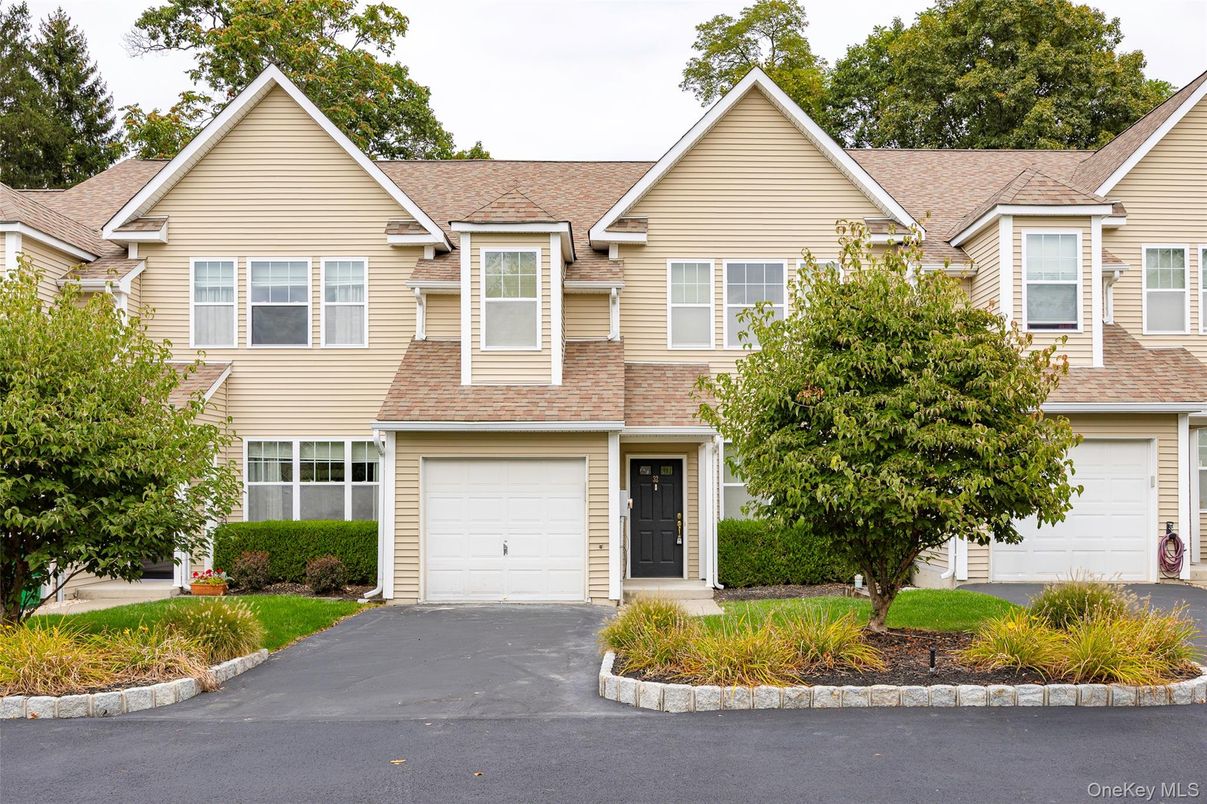 Attached, Exterior, Facade, Rowhouse