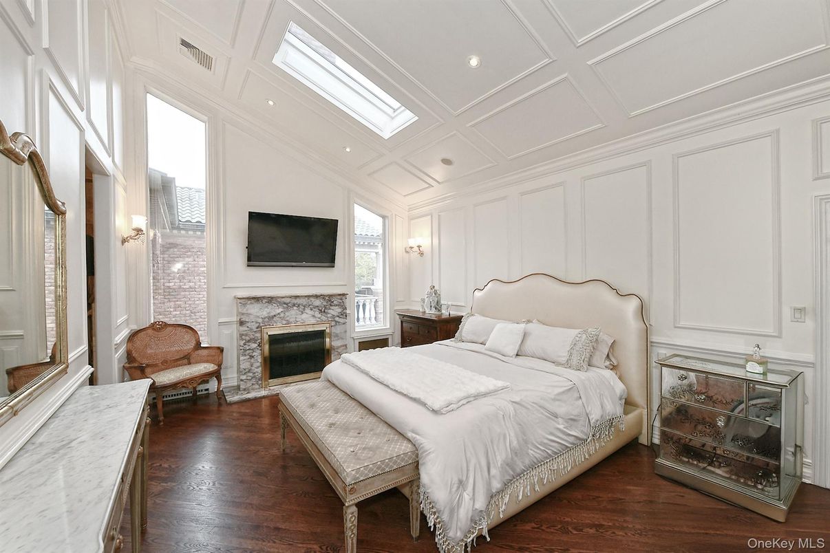 Bedroom, Fireplace, Interior, Recessed Lighting, Wood Texture Flooring