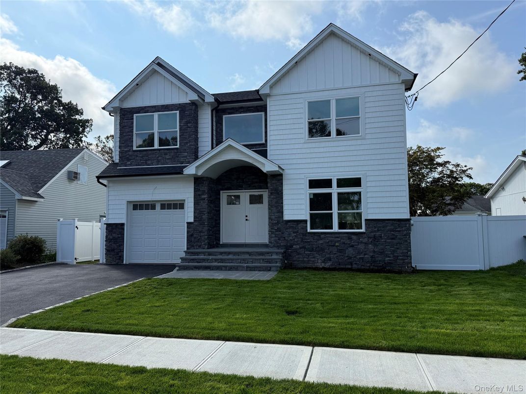 Attached, Exterior, Facade, Farmhouse
