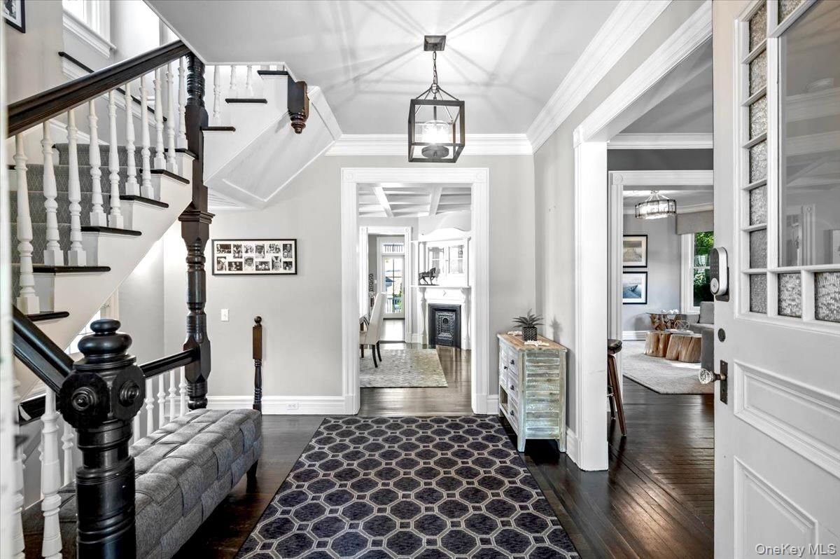 Interior, Pendant Lights, Wood Texture Flooring