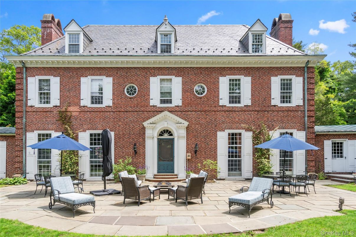 Exterior, Facade, Brick Facade, Georgian