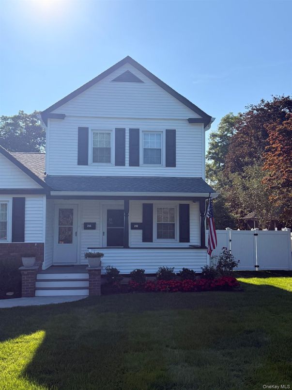 Exterior, Facade, American Craftsman