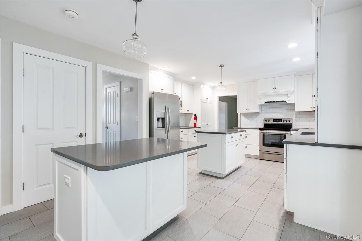 Interior, Kitchen, Pendant Lights, Recessed Lighting, Stainless Steel Appliances
