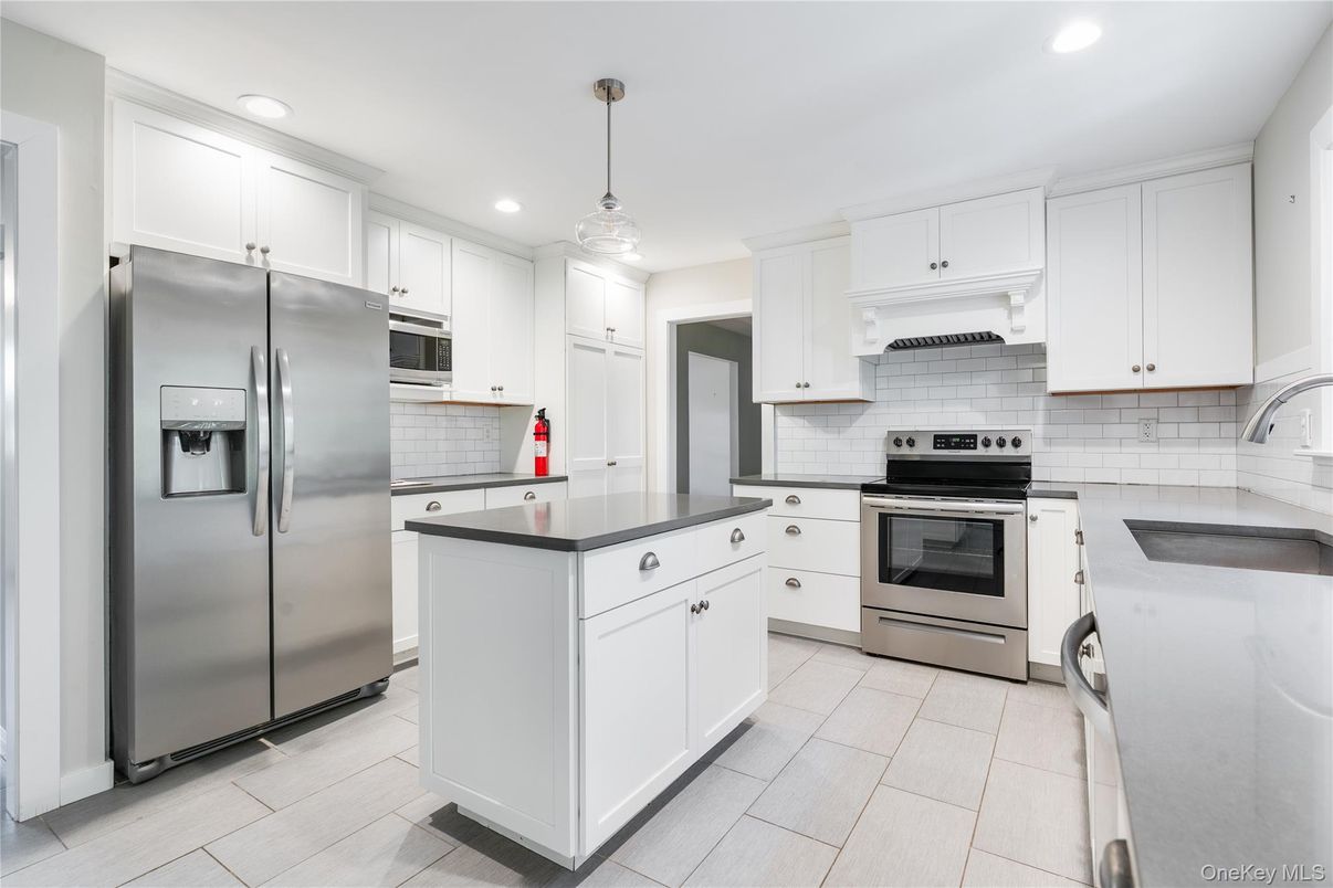 Interior, Kitchen, Pendant Lights, Recessed Lighting, Stainless Steel Appliances