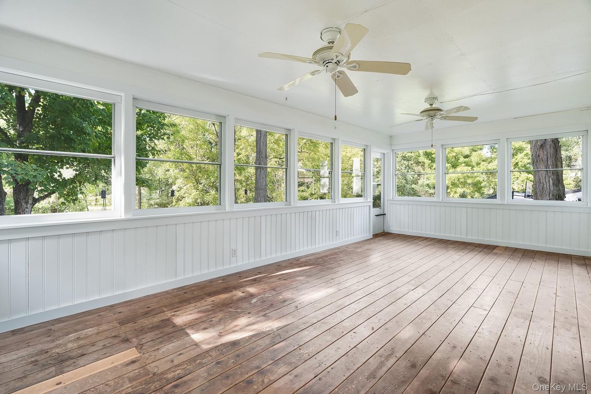 Empty room, Interior, Sun Room, Wood Texture Flooring
