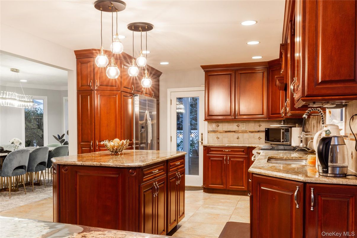 Dining room, Interior, Kitchen, Pendant Lights, Recessed Lighting, Stainless Steel Appliances