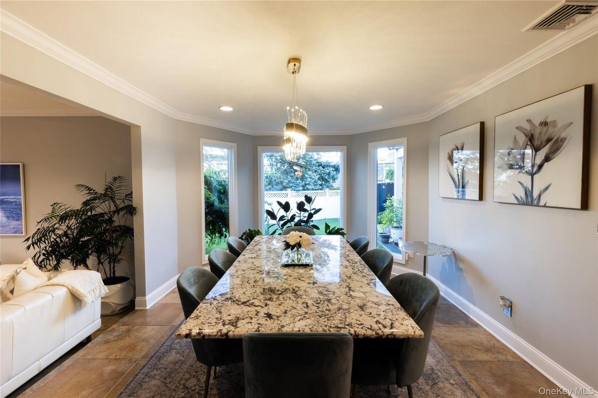 Dining room, Interior, Pendant Lights, Recessed Lighting