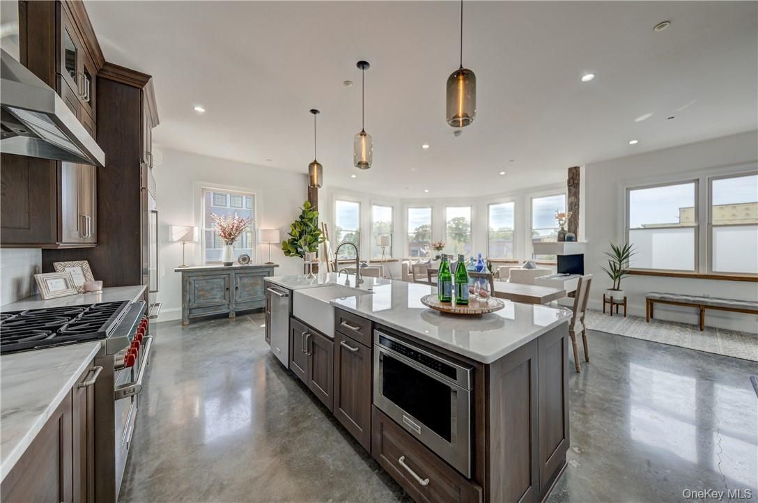 Dining room, Interior, Kitchen, Pendant Lights, Recessed Lighting, Stainless Steel Appliances