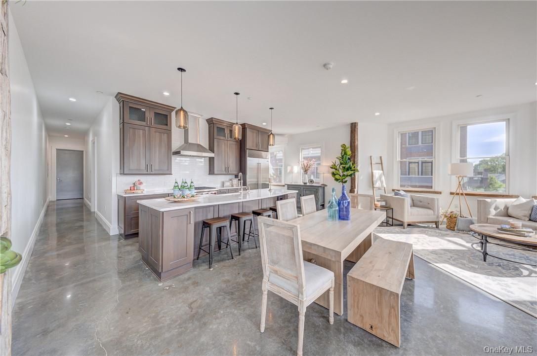 Dining room, Interior, Kitchen, Living room, Pendant Lights, Recessed Lighting, Stainless Steel Appliances