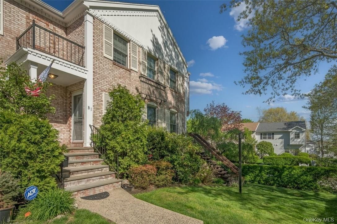 Exterior, Facade, Brick Facade, Rowhouse
