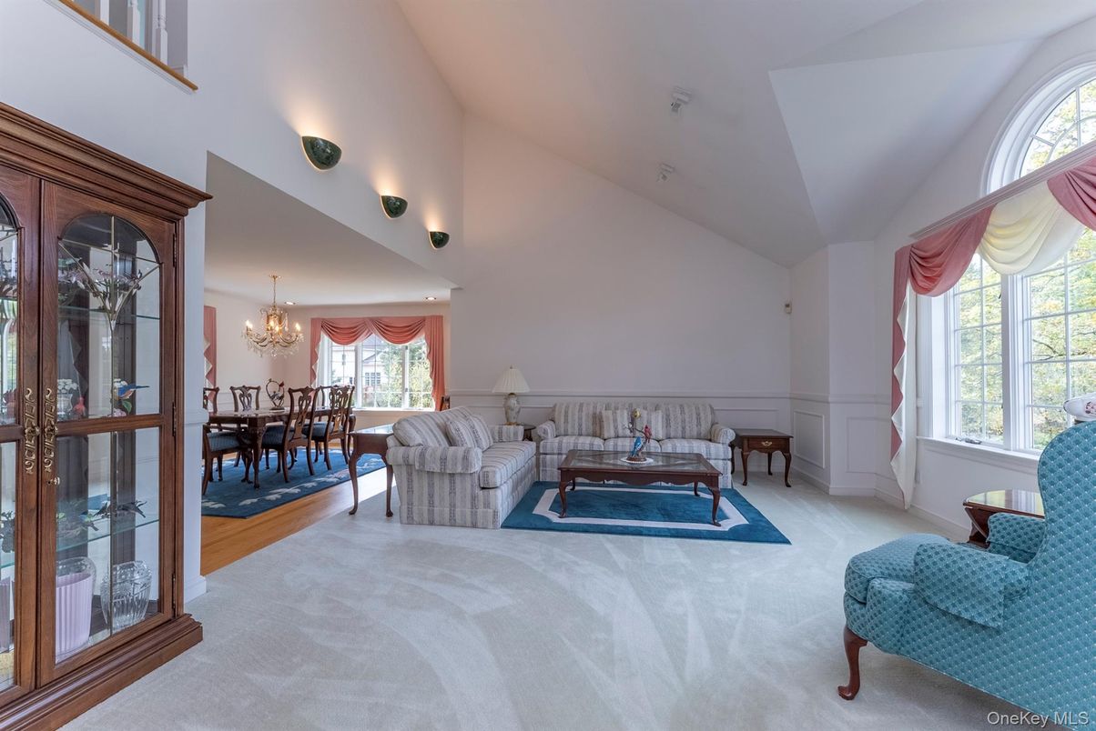Chandelier, Dining room, Interior, Living room