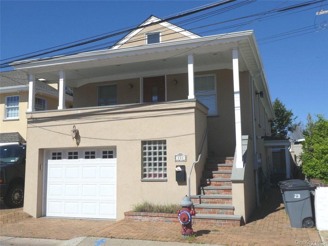 Attached, Exterior, Facade, None