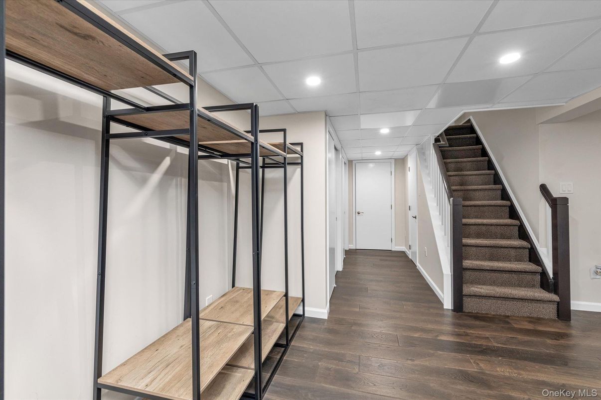 Interior, Recessed Lighting, Walk-in Closets, Wood Texture Flooring