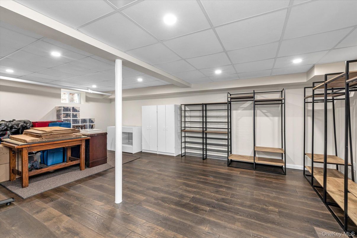 Interior, Recessed Lighting, Wood Texture Flooring