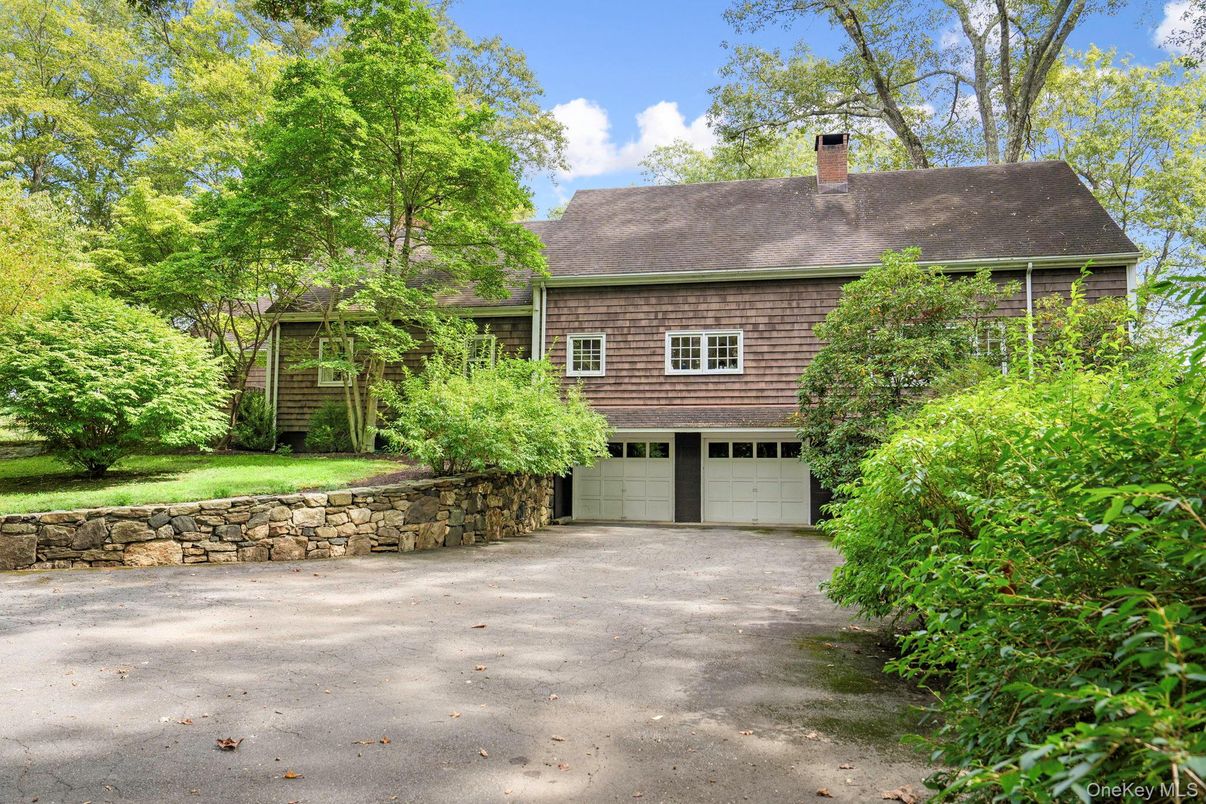 Attached, Exterior, Facade, Cape Cod
