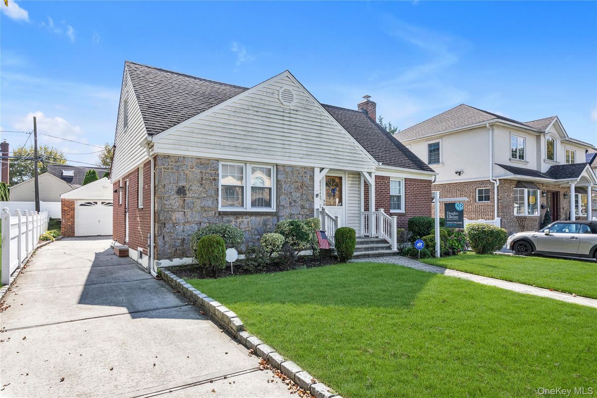 Exterior, Facade, Brick Facade, Cape Cod