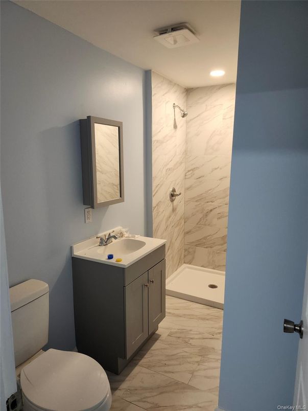 Bathroom, Interior, Marble, Marble Walls, Recessed Lighting