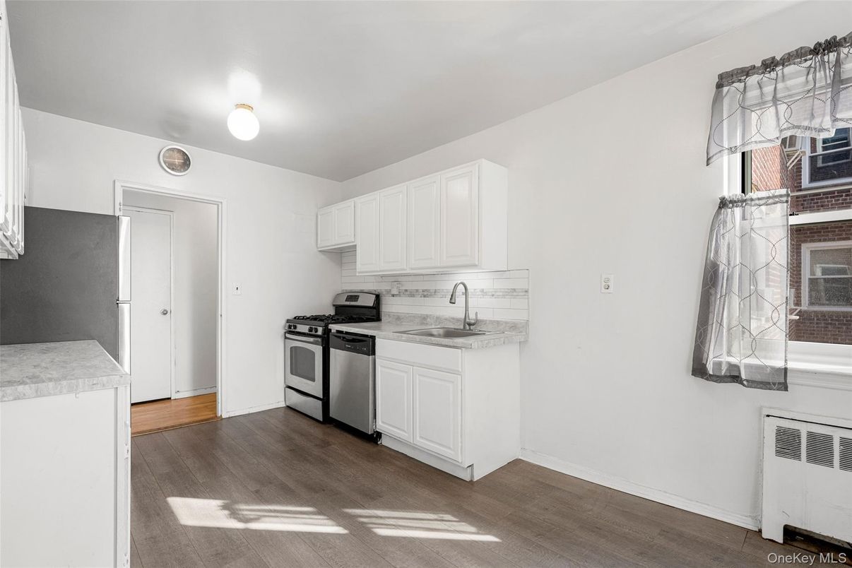 Interior, Kitchen, Stainless Steel Appliances, Wood Texture Flooring