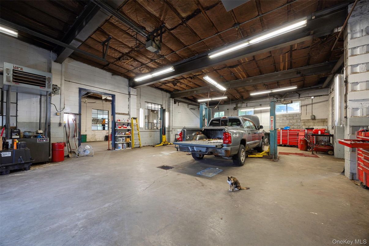 Garage, Interior