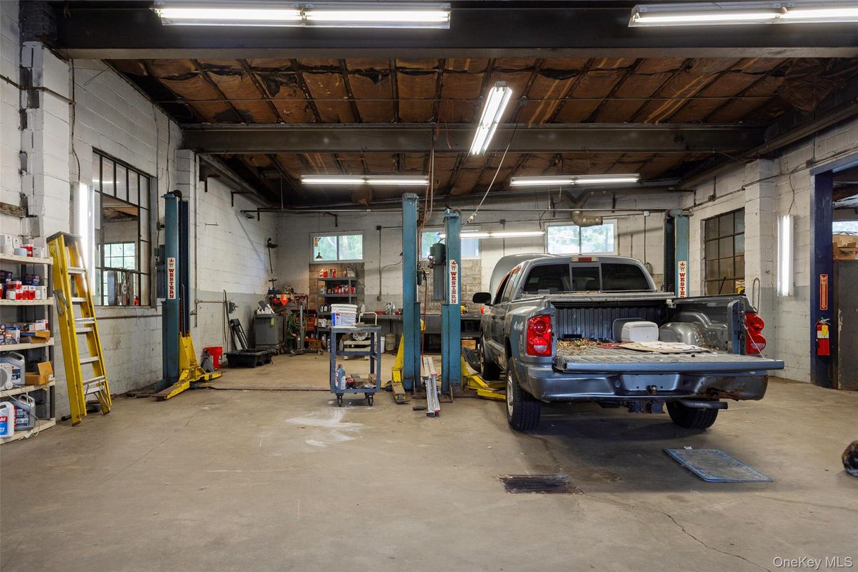 Garage, Interior