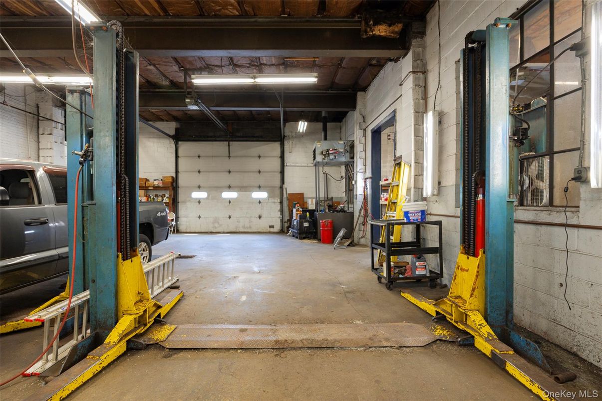 Garage, Interior