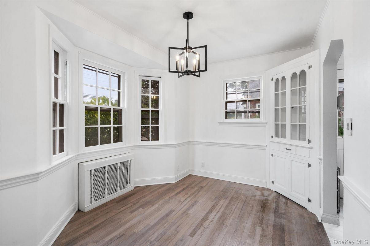 Empty room, Interior, Pendant Lights, Wood Texture Flooring