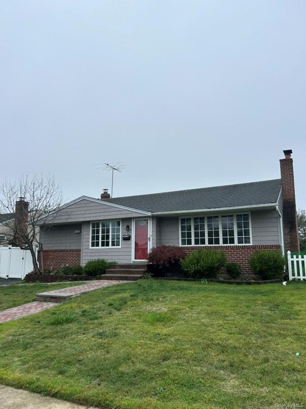 Attached, Exterior, Facade, Ranch