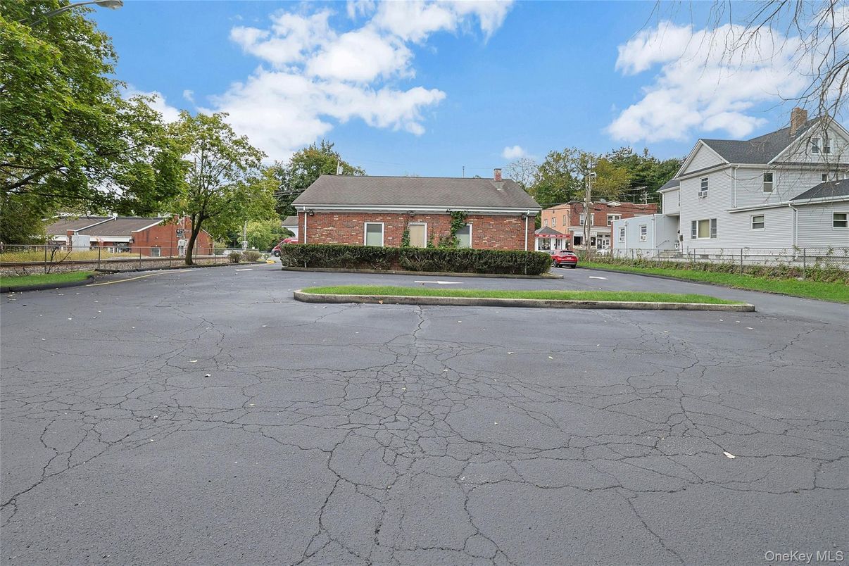 Exterior, Facade, Brick Facade, Cape Cod