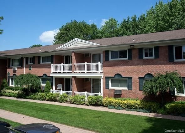 Backyard, Exterior, Facade, Brick Facade, Rowhouse