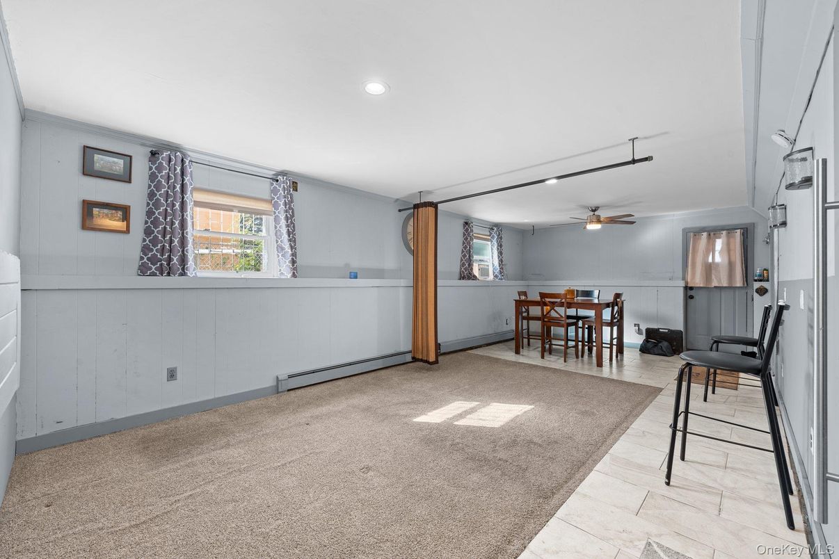 Dining room, Interior, Recessed Lighting