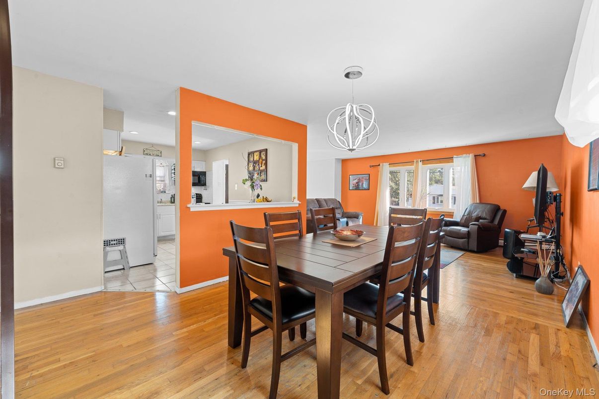 Dining room, Interior, Kitchen, Living room, Pendant Lights, Recessed Lighting, Wood Texture Flooring