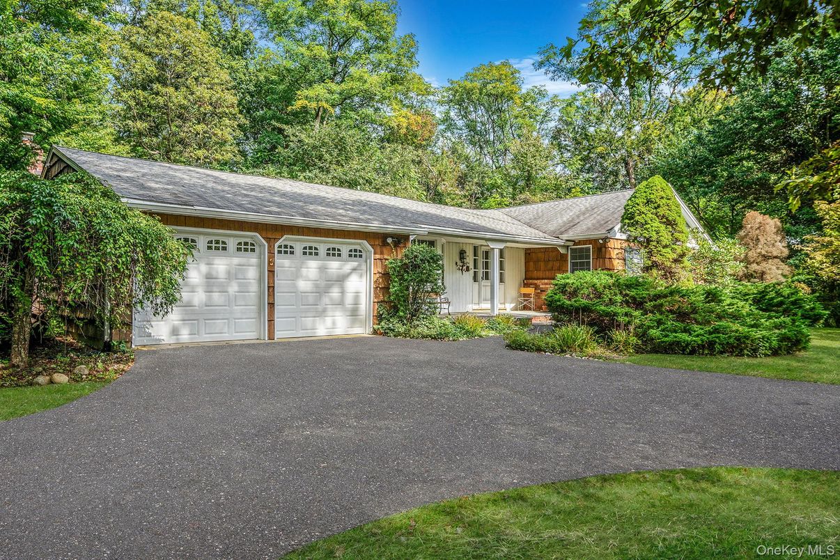 Attached, Exterior, Facade, Ranch