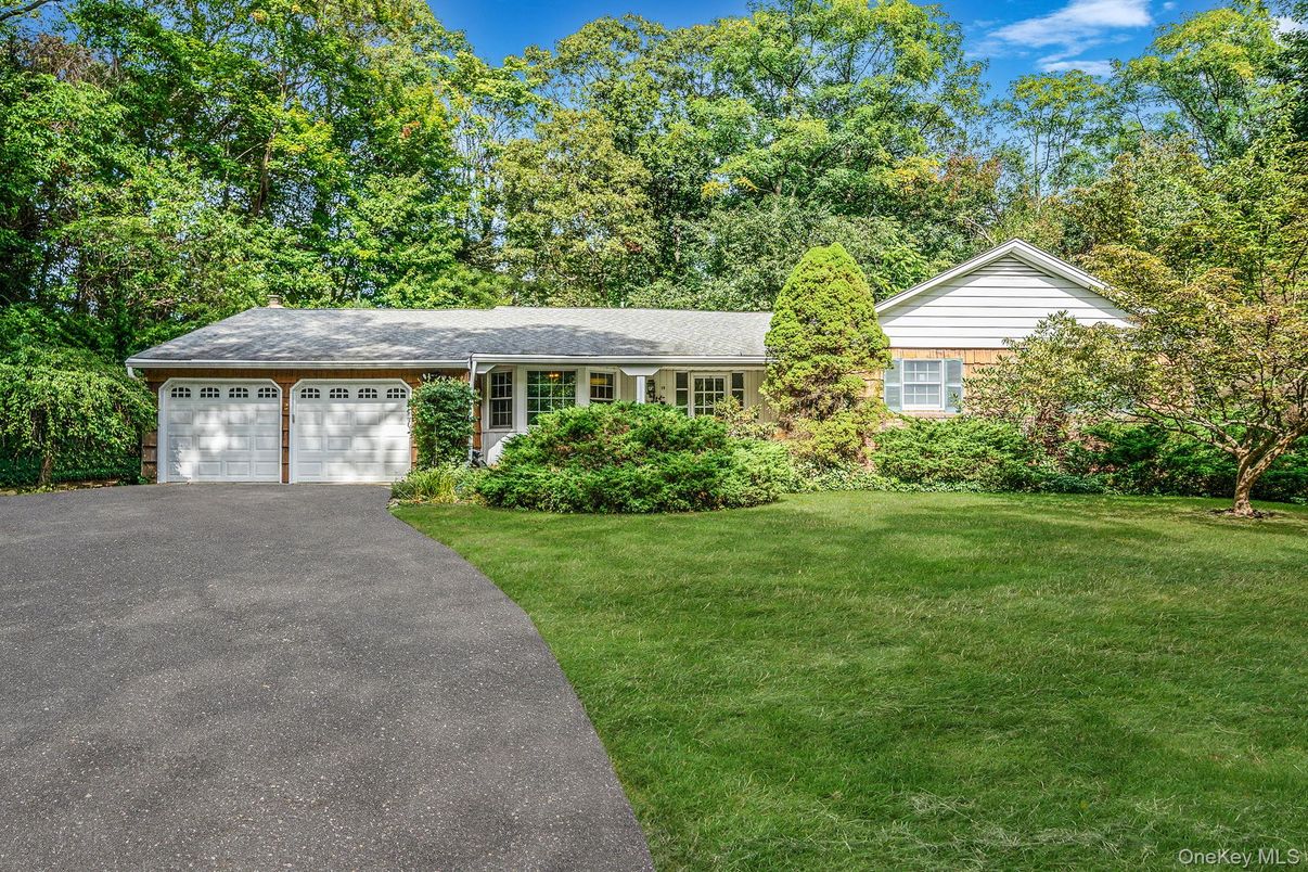 Attached, Exterior, Facade, Ranch